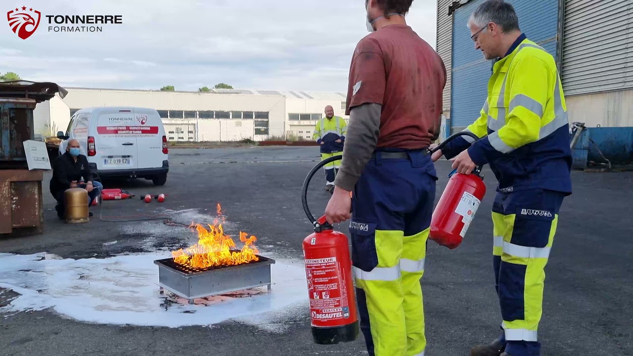 Formation &agrave; la pr&eacute;vention des risques professionnels : manipulation des extincteurs