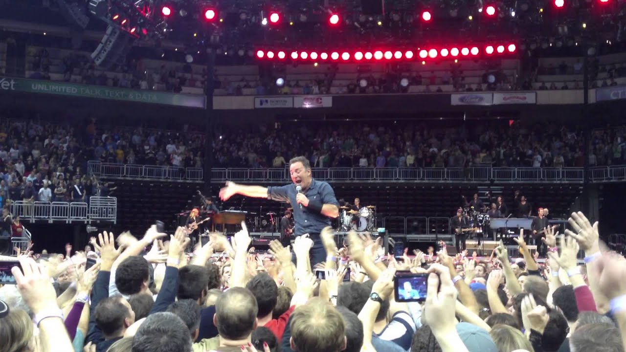 Bruce Springsteen pays tribute to Clarence Clemons during Tenth Avenue Freeze-out
