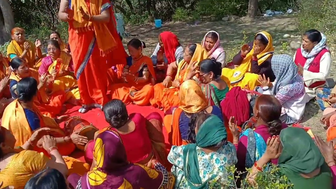 आज देखो गोरा बनी है दुलनिया