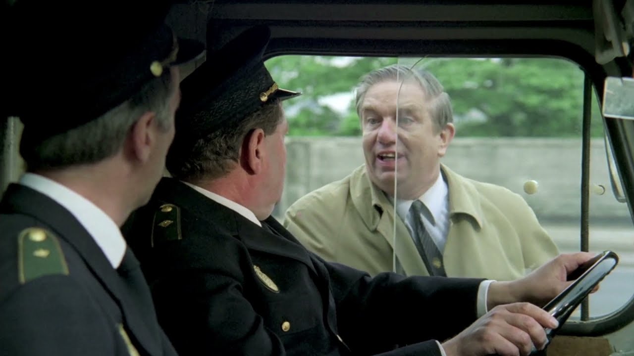 Olsen-banden g&aring;r amok (1973) - Egon og B&oslash;rge befrier Kjeld og Benny fra fangetransporten