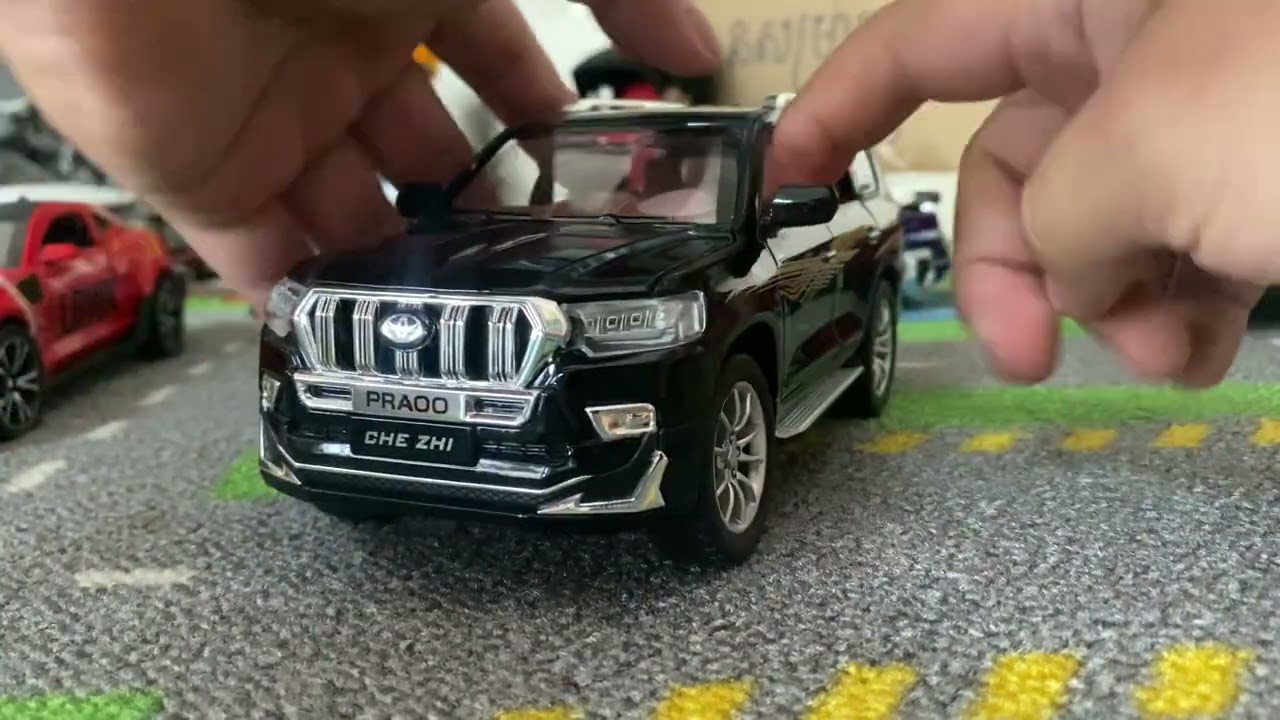 Mini Landcriuser Prado 1/24 Black color 