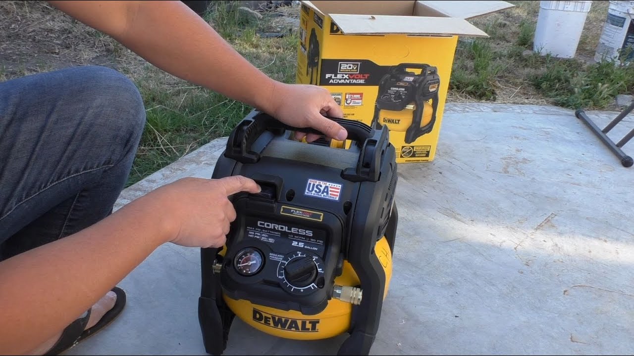 Распаковка беспроводного воздушного компрессора Dewalt 20 В