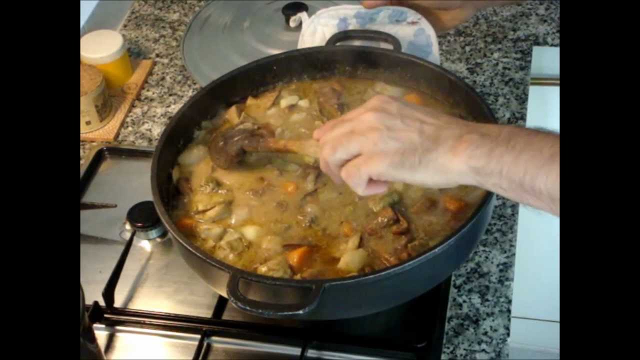 Estofat de vedella amb carxofes i bolets