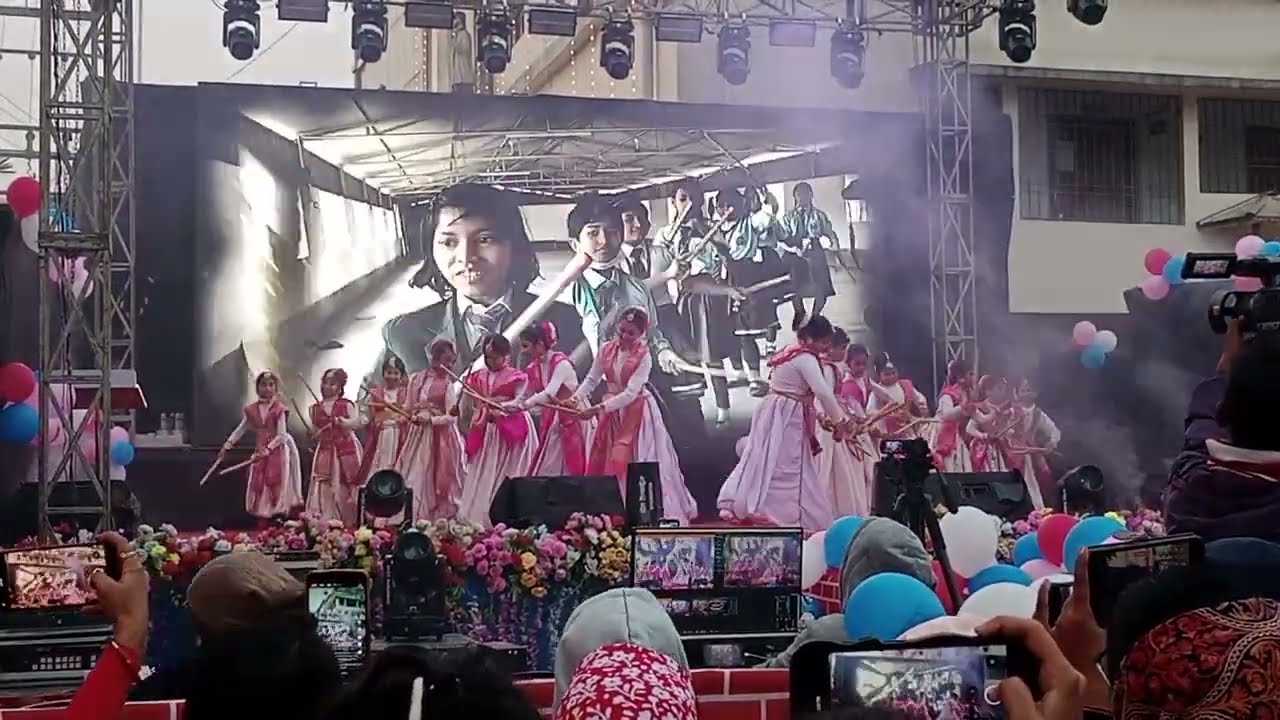স্কুলে বার্ষিক সাংস্কৃতিক অনুষ্ঠানে সৃজিতার পারফরমেন্স 