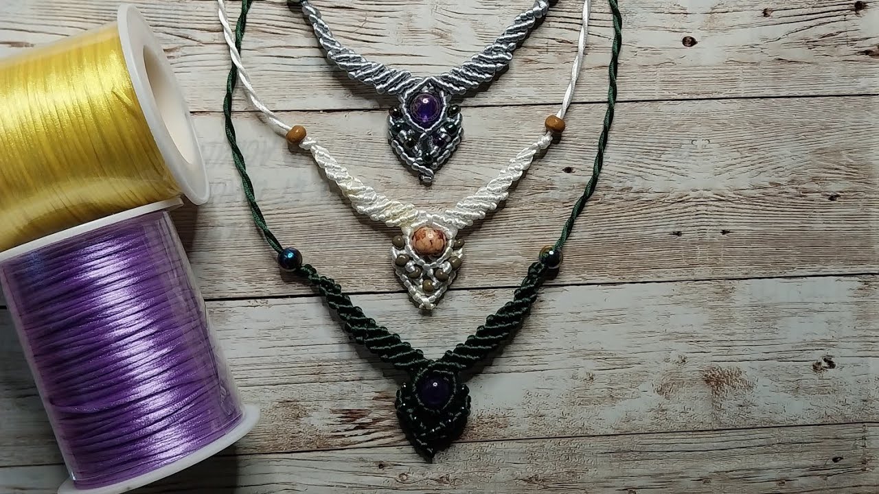 COLLARES  CON CORAZON EN EL CEMTRO MACRAME.
