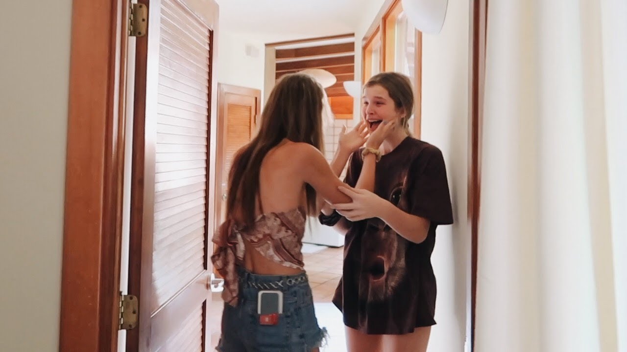 surprising her sister for her birthday *cute & emotional*