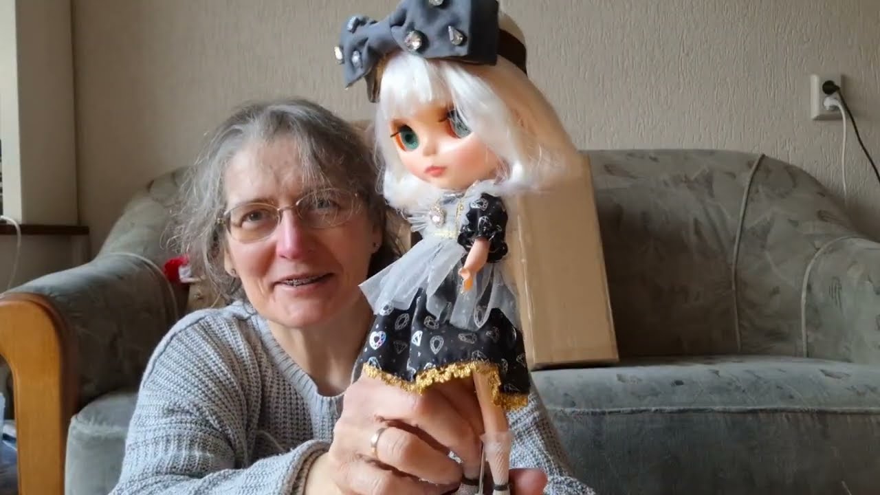 Unboxing Blythe Bijou Brilliant 