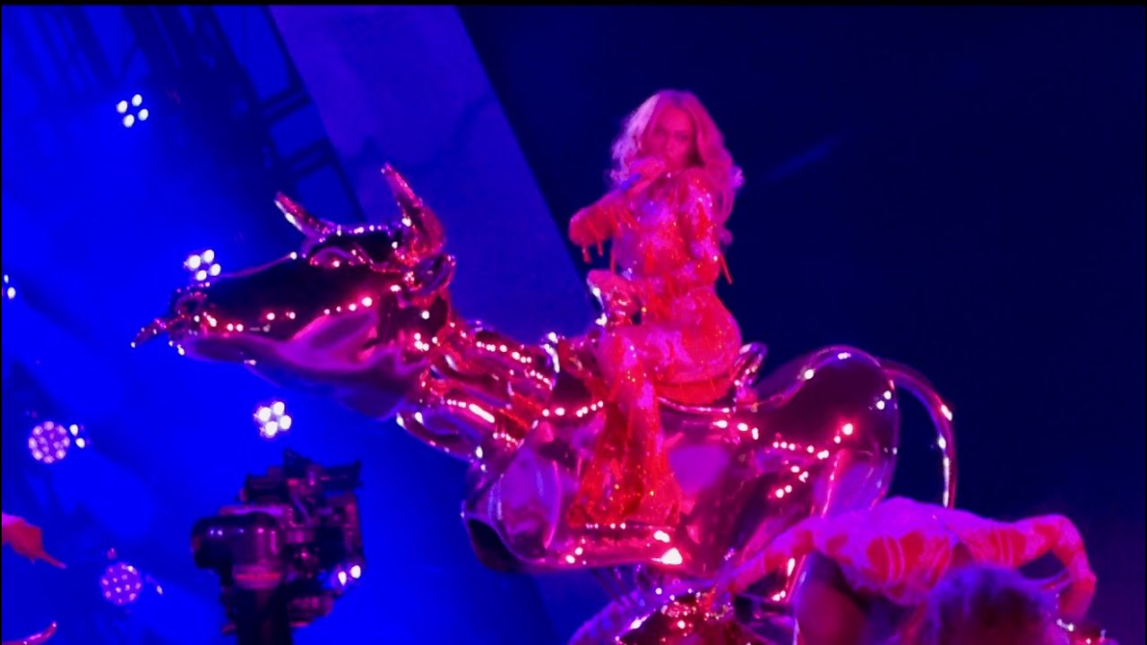 Beyoncé - TYRANT/THIQUE/LEVII'S JEANS - Live from The Cowboy Carter Tour at Metlife Stadium