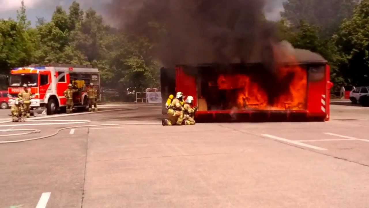 Tag der offenen Tür Berliner Feuerwehr 2012 Vorführung Wohnungsbrand
