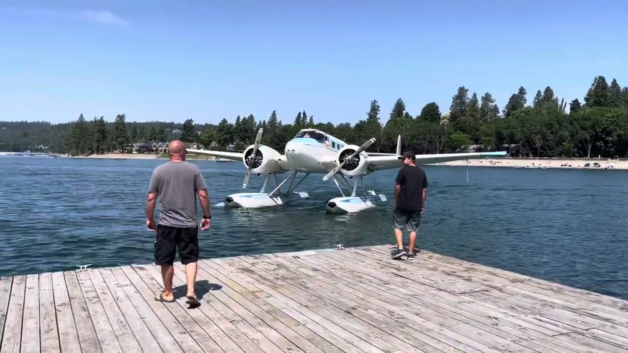 Beech 18 on floats docking