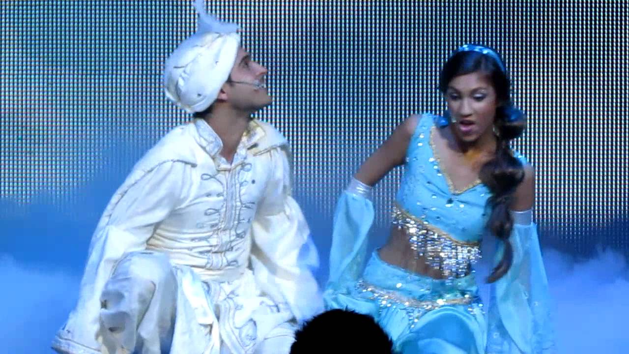 PATRICIO ARELLANO EN ALADINO Y LA LAMPARA MAGICA/ UN MUNDO IDEAL/ (Adriana Camaño)