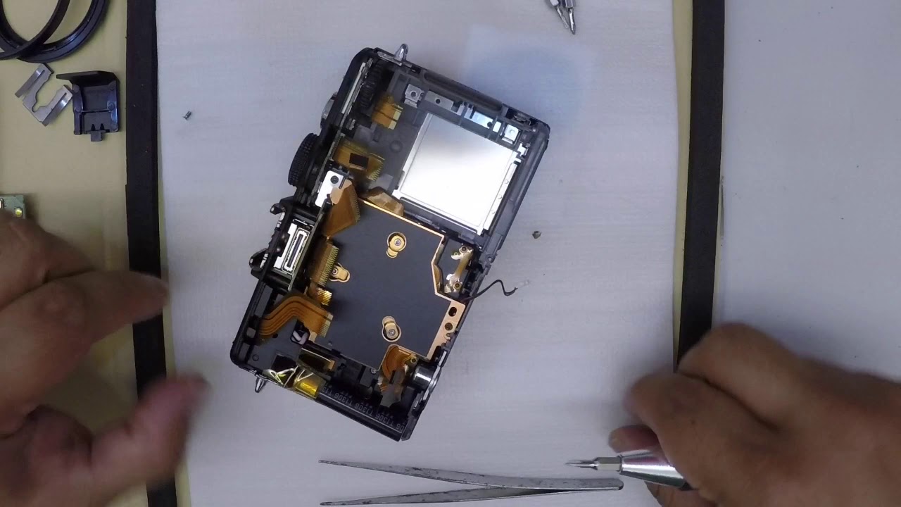 How to disassemble Panasonic Lumix LX7