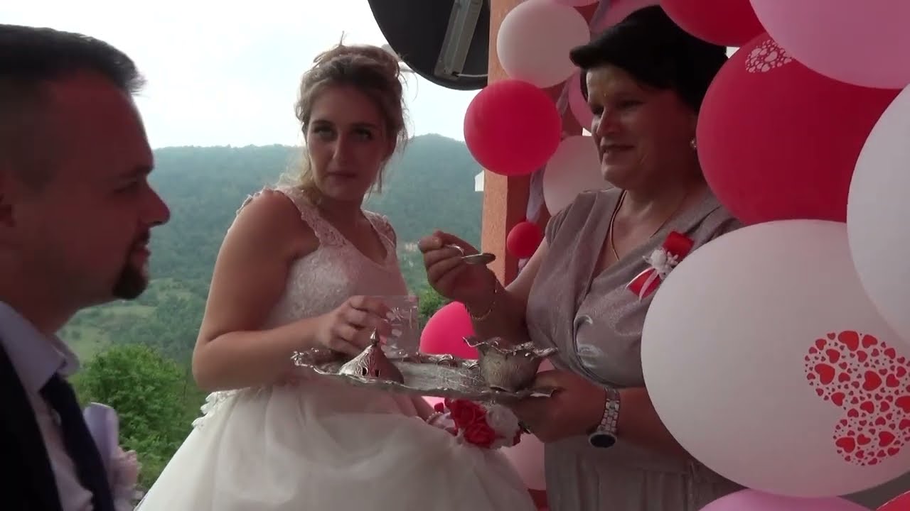 Dolazak Mladenaca u Kuću Darivanje Restoran Snimatelj Ramiz
