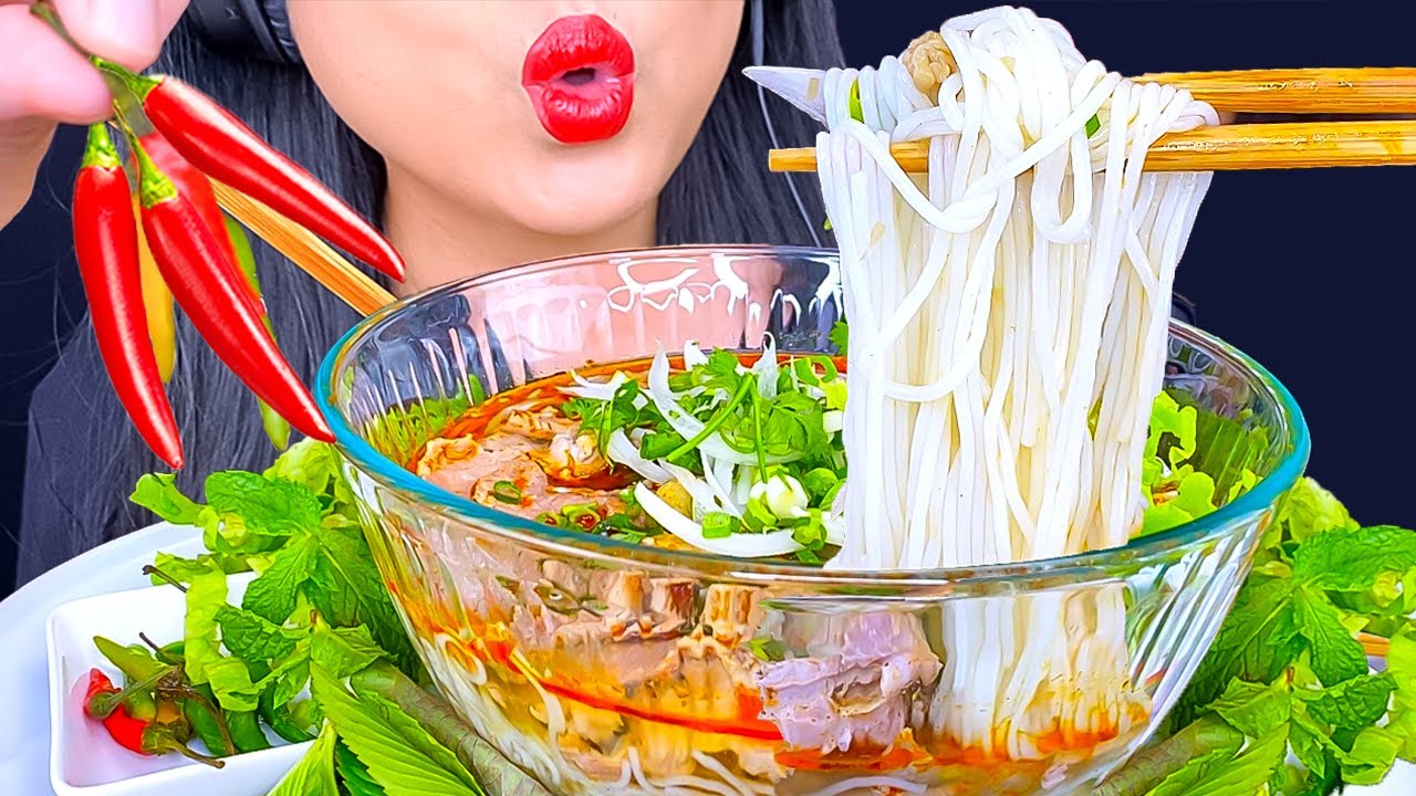 SPICY BEEF NOODLES (BBH) | ASMR | MUKBANG | EATING SOUNDS