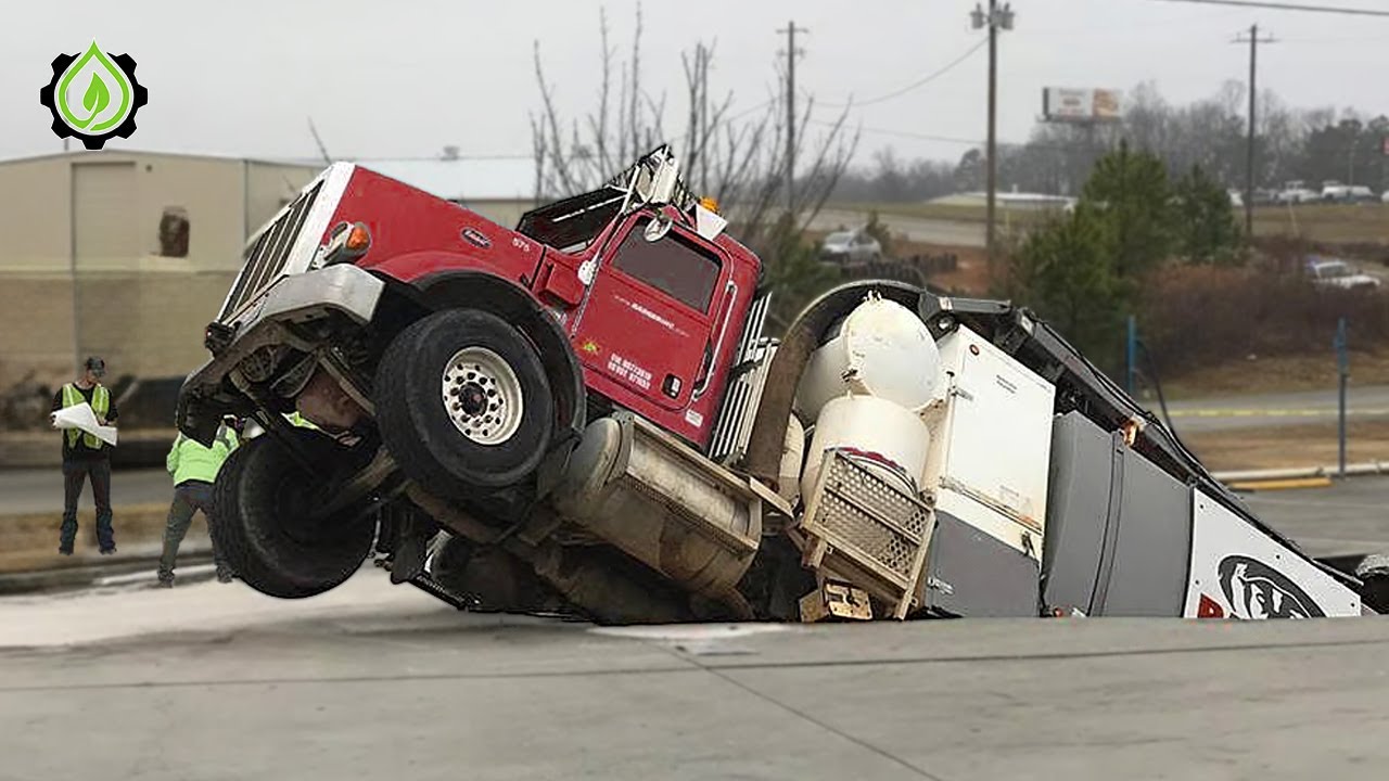 Dangerous Idiots Truck & Heavy Equipment Fails Compilation | Extreme Truck Idiots at Work 