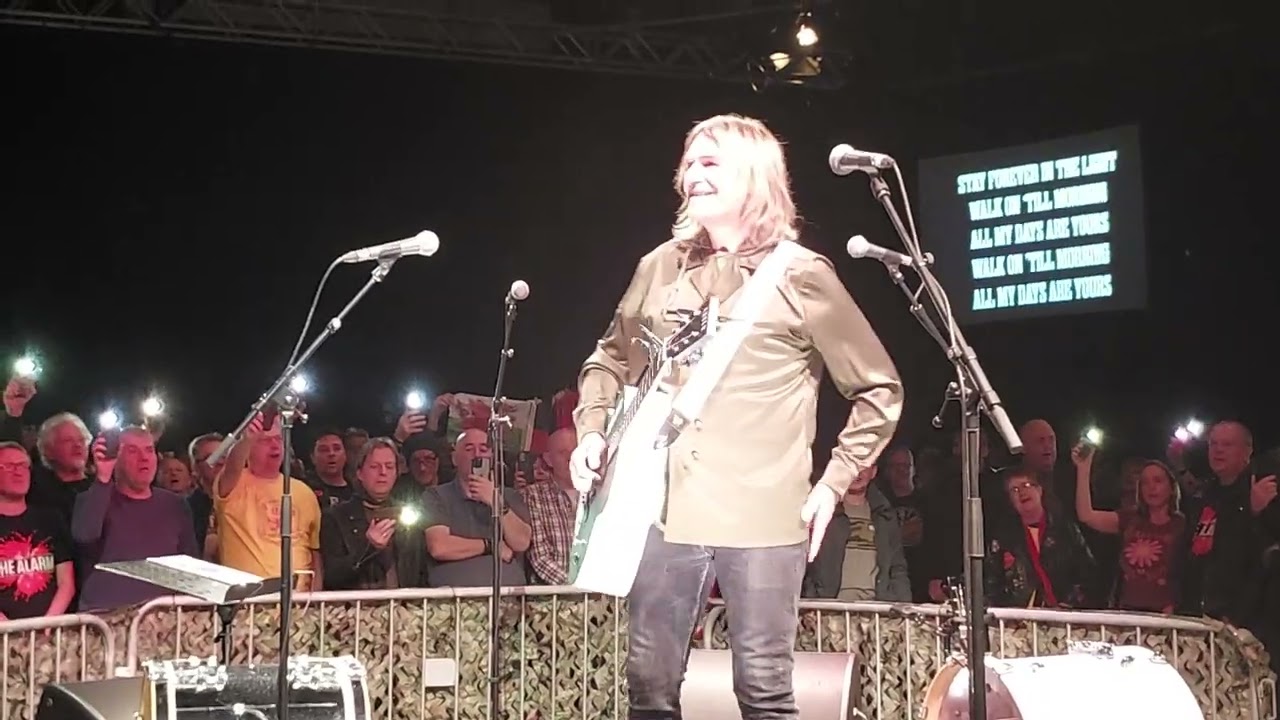 Mike Peters (The Alarm) - Walk Forever By My Side/A Breed Apart (The Gathering, Llandudno 27.01.23)
