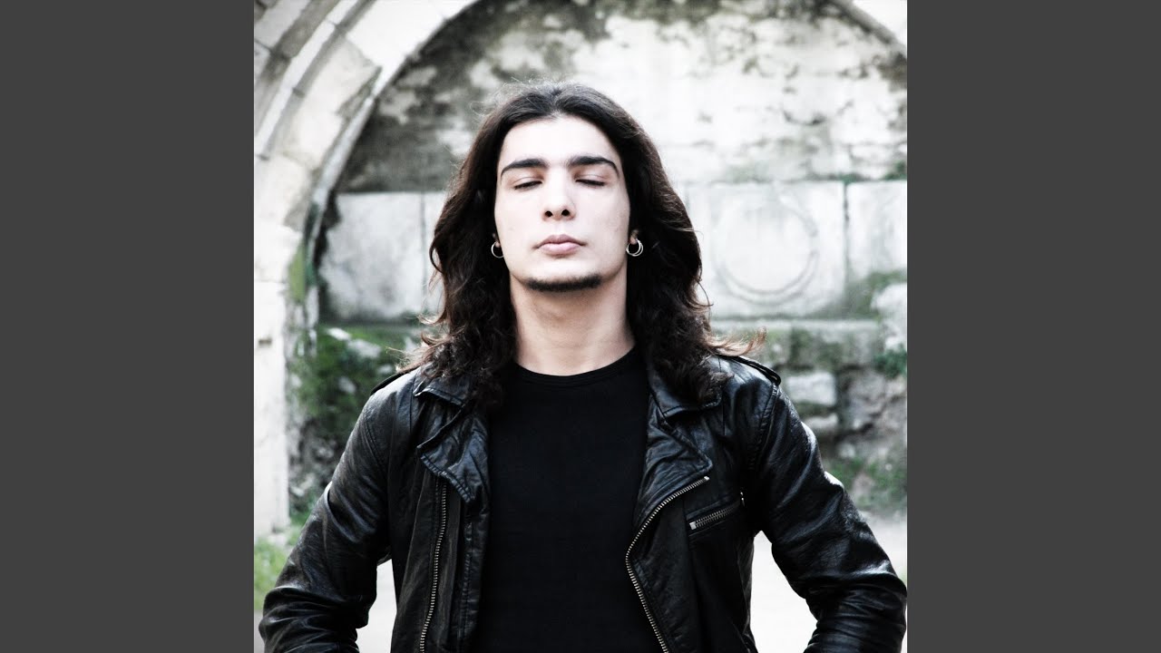 G&ouml;zlerini A&ccedil;