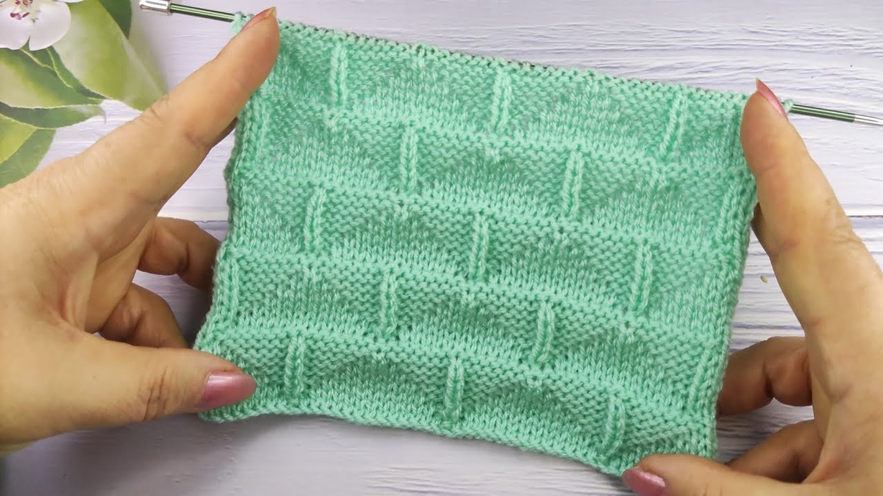 Triangles Knit Stitch| Einfaches Dreiecksmuster| Punto Triangoli ai ferri| Point de Triangles simple