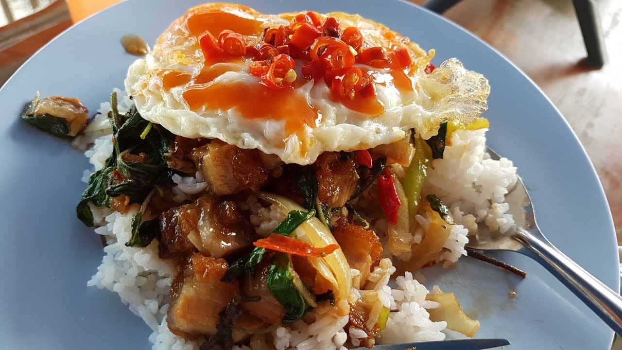 กะเพราหมูกรอบ ร้านใหม่ ตรงข้ามร้านน้าเพิ่ม