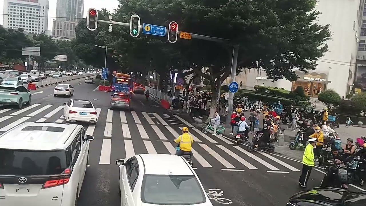 Guangzhou Bus Ride: Humid Season Views from Luoxi to Longkou West | 4 Apr 2023