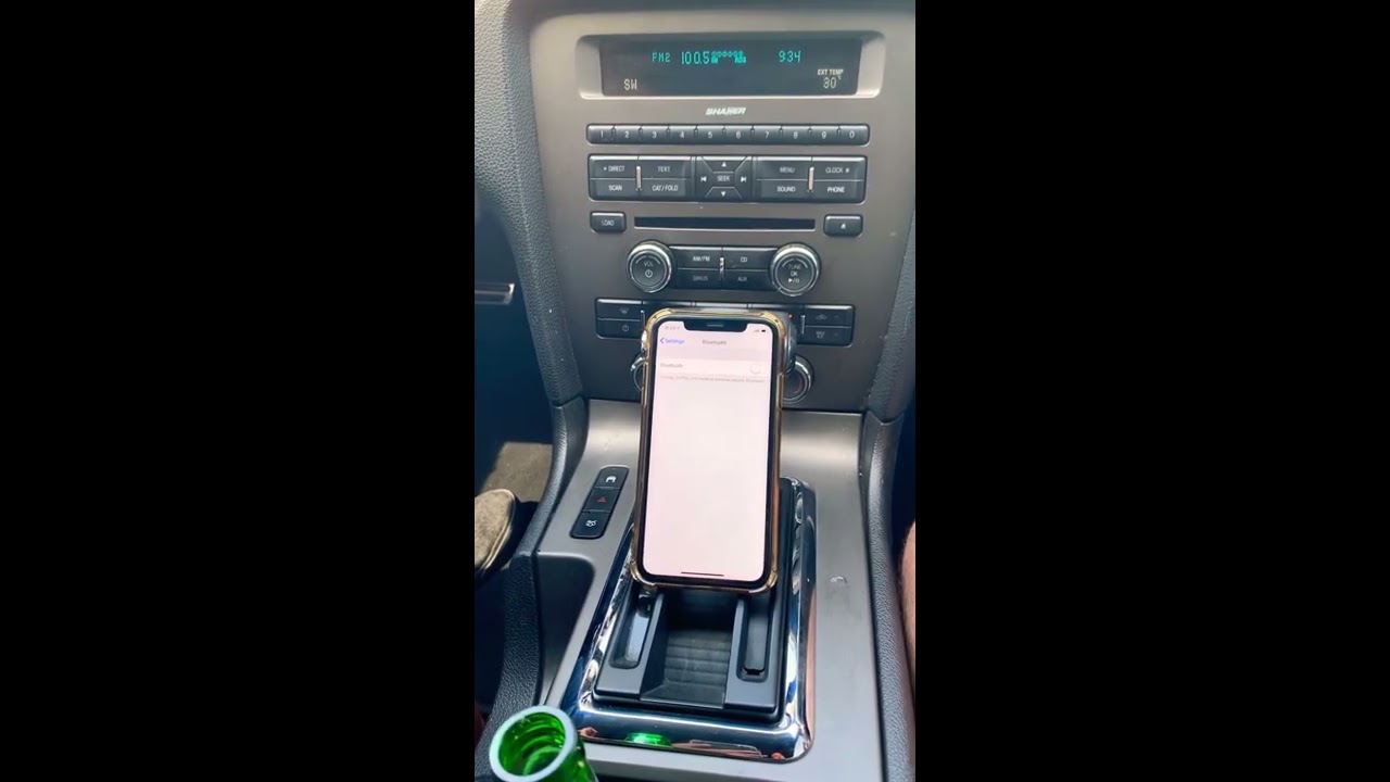 كيف تشغل الموسيقى من الهاتف فورد موستانج How to connect the phone to a Ford Mustang and play music
