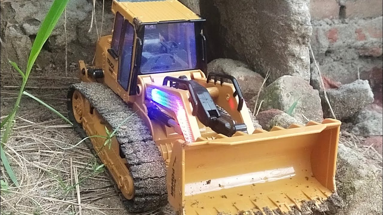 RC Construction Bulldozer Truck Toy Light RC Truck Metal Tractor Shovel 2021