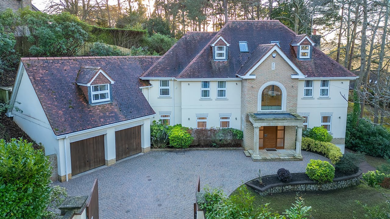 Exceptional Family Home in Broadstone