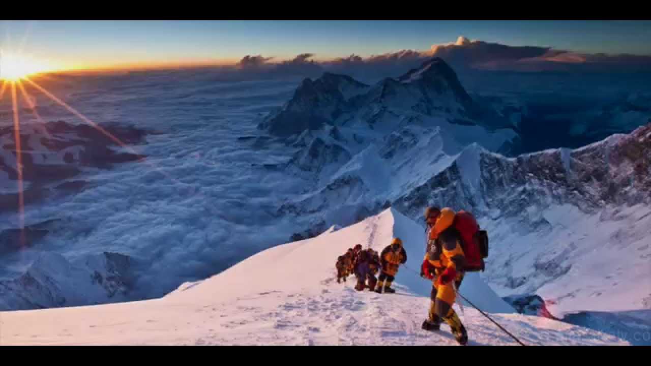 Ascending to the summit of Everest (Chomolungma) by 3D mapping