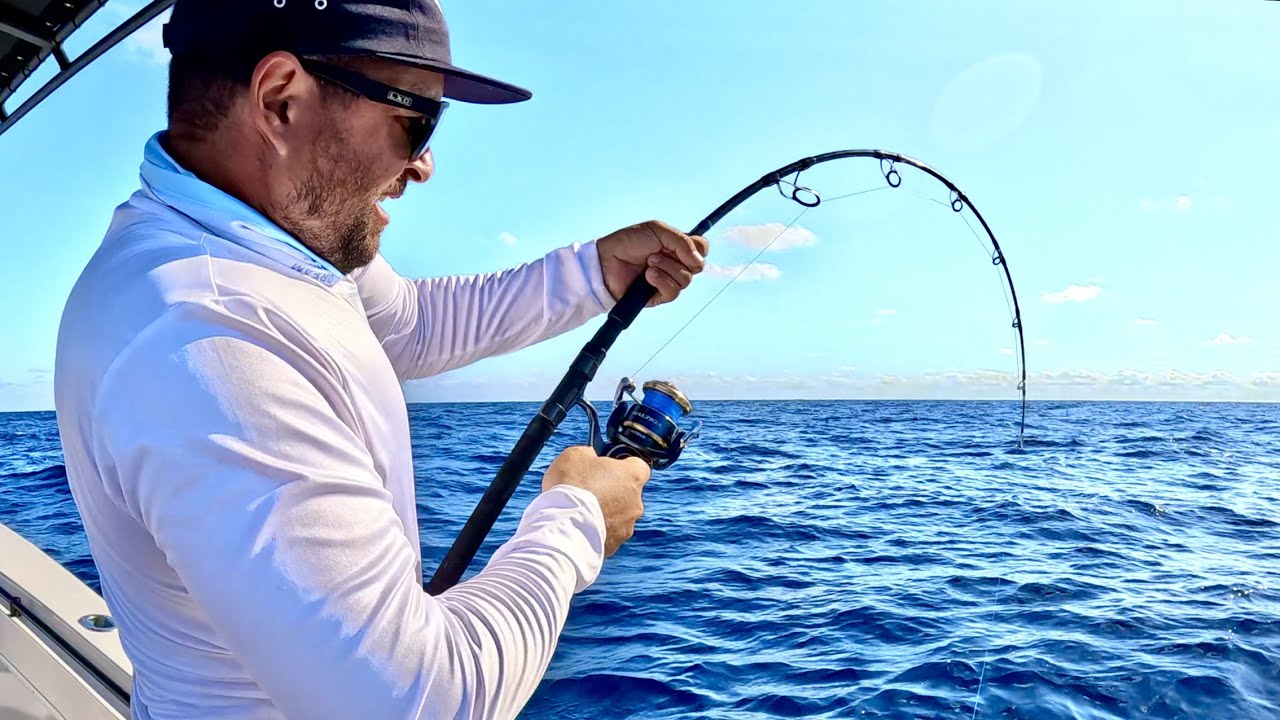 JIGGING DOGTOOH TUNA INSANE ACTION