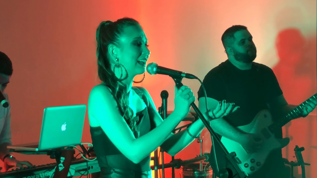 Shallow - Bella Schneider - Original by Lady Gaga & Bradley Cooper - Show ao Vivo