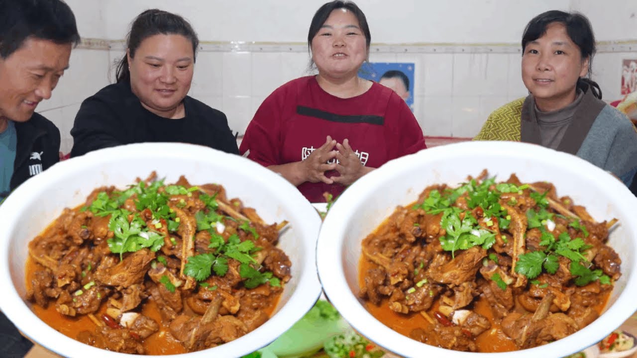 【陕北霞姐】8斤猪蹄2斤鸡爪，做陕北风味”铁锅猪蹄炖鸡爪“，肉质软烂又入味，蘸酸辣汁吃喷香下饭！