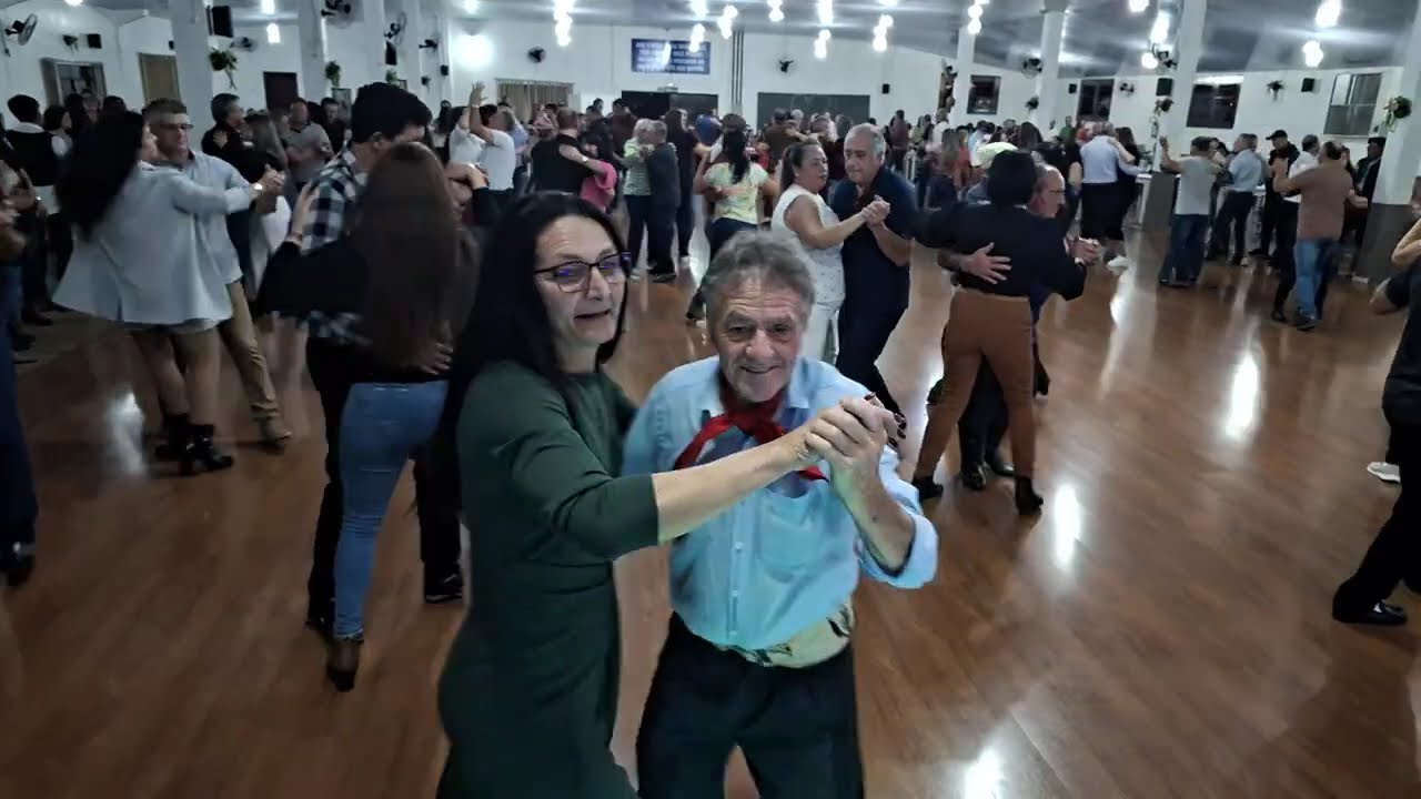 No Valdir Trentin clube do Vovô em Chopinzinho Paraná(com marcos e margarida)