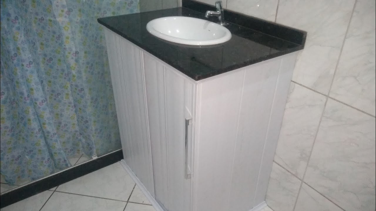 Armário de banheiro em PVC