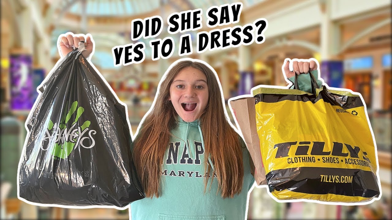 ПЕРВЫЕ ТАНЦЫ В СРЕДНЕЙ ШКОЛЕ | Покупка и примерка платьев