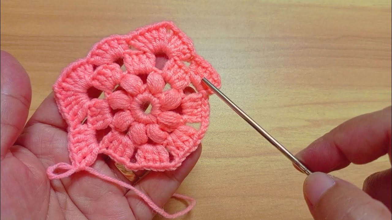 Easiest crochet stitch granny square ideal for table cloth. Tutorial for beginners. #crochet #diy