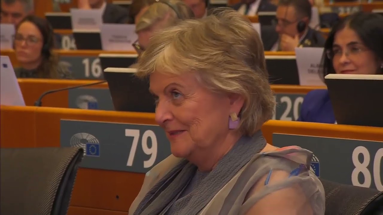 Standing ovation for Commissioner Elisa Ferreira