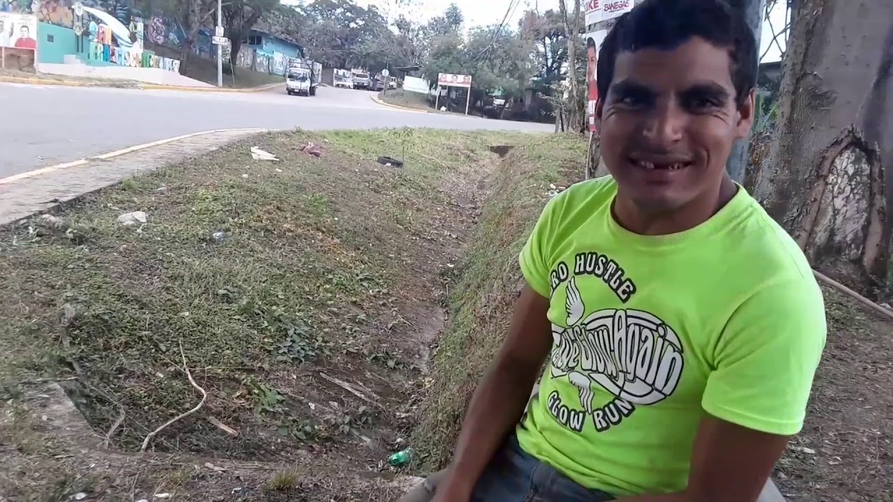 🇭🇳Hombre hondureño imita  los sonidos de camiones & animales