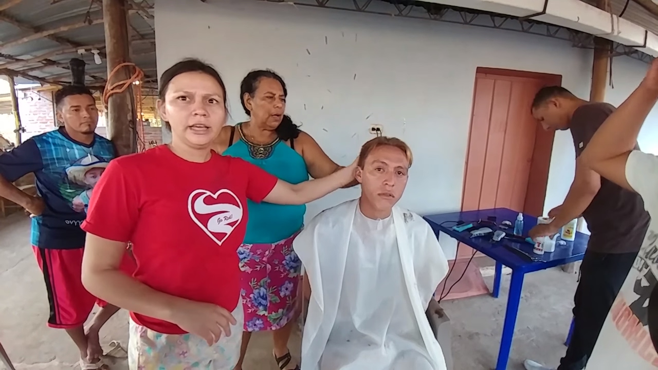 Micky deberia estar agradecido con los suscriptres que votaron. Corte de Cabello de Micky. Parte 2/5