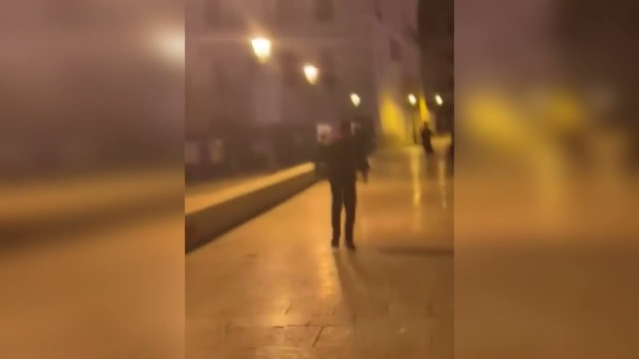 Bari, vandalismo e violenza a Halloween: danneggiato bus Amtab, pestaggio branco su turista