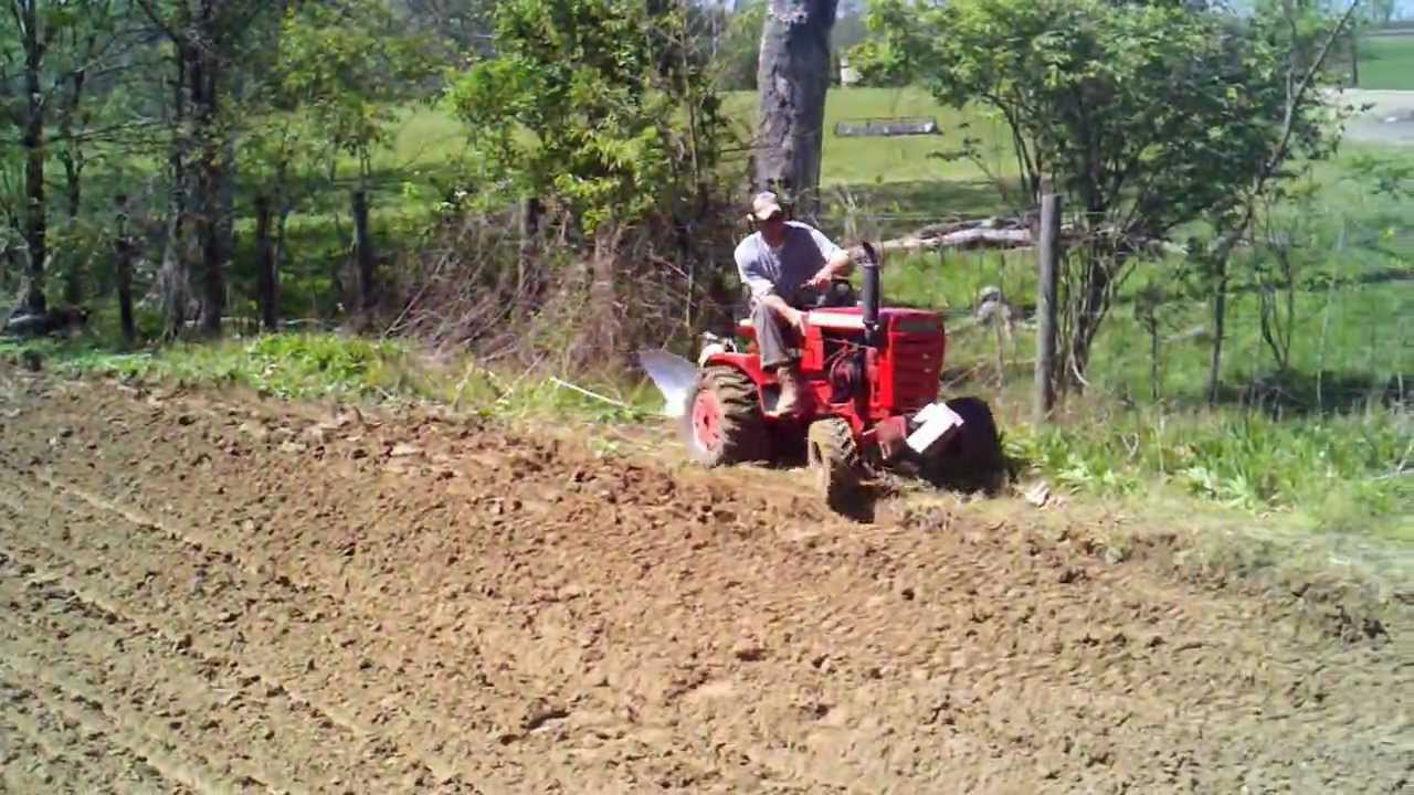 Wheel Horse garden tractors working