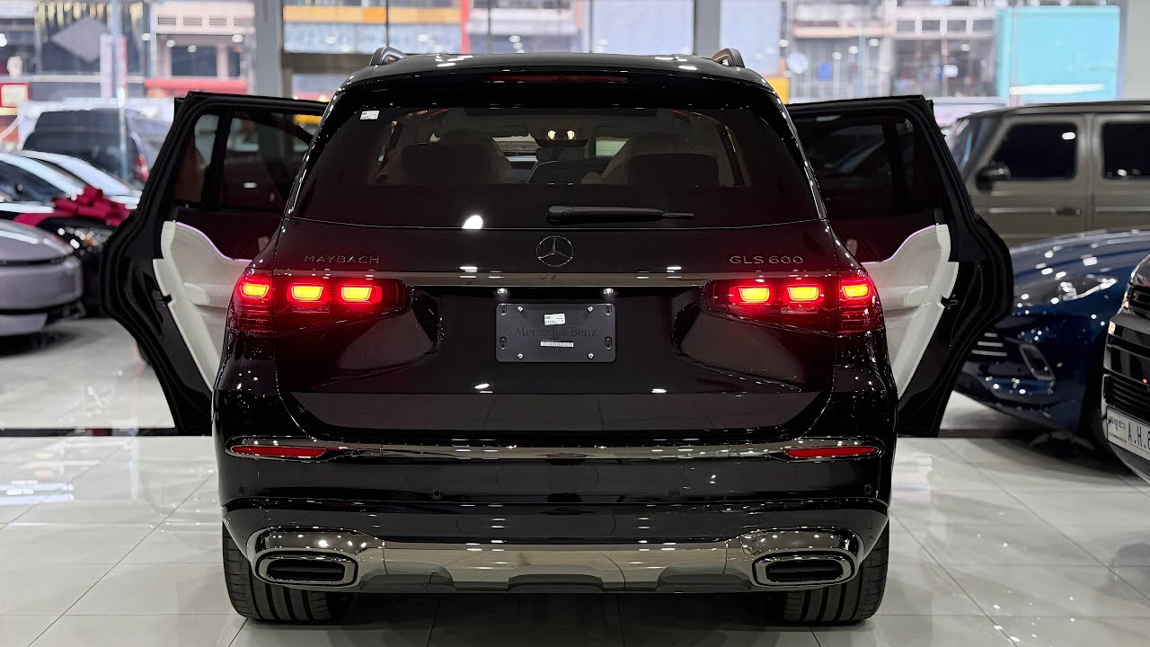 Новый Mercedes Maybach GLS600 Night Series 2025 года — ультра-роскошный 5-местный внедорожник.
