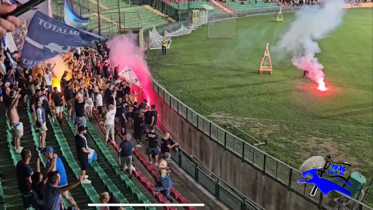 Ternana-Pescara 1-2 gli ultras del Pescara fanno il “loro” ingresso al Libero Liberati di Terni 🫵🏻🐬
