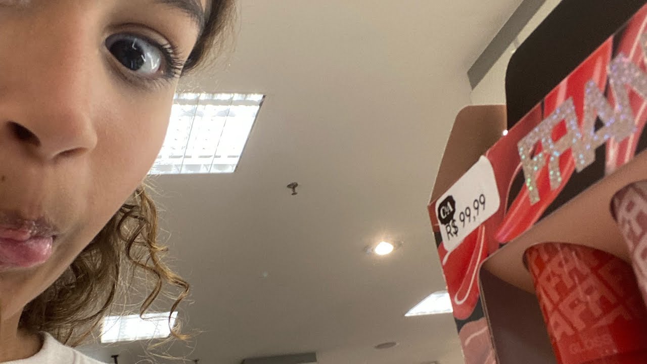 Fazendo maquiagem coreana no shopping ￼￼