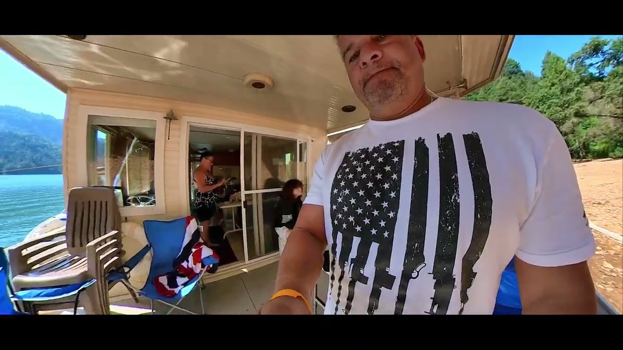 Shasta Lake 4 house boats 40 family and friends