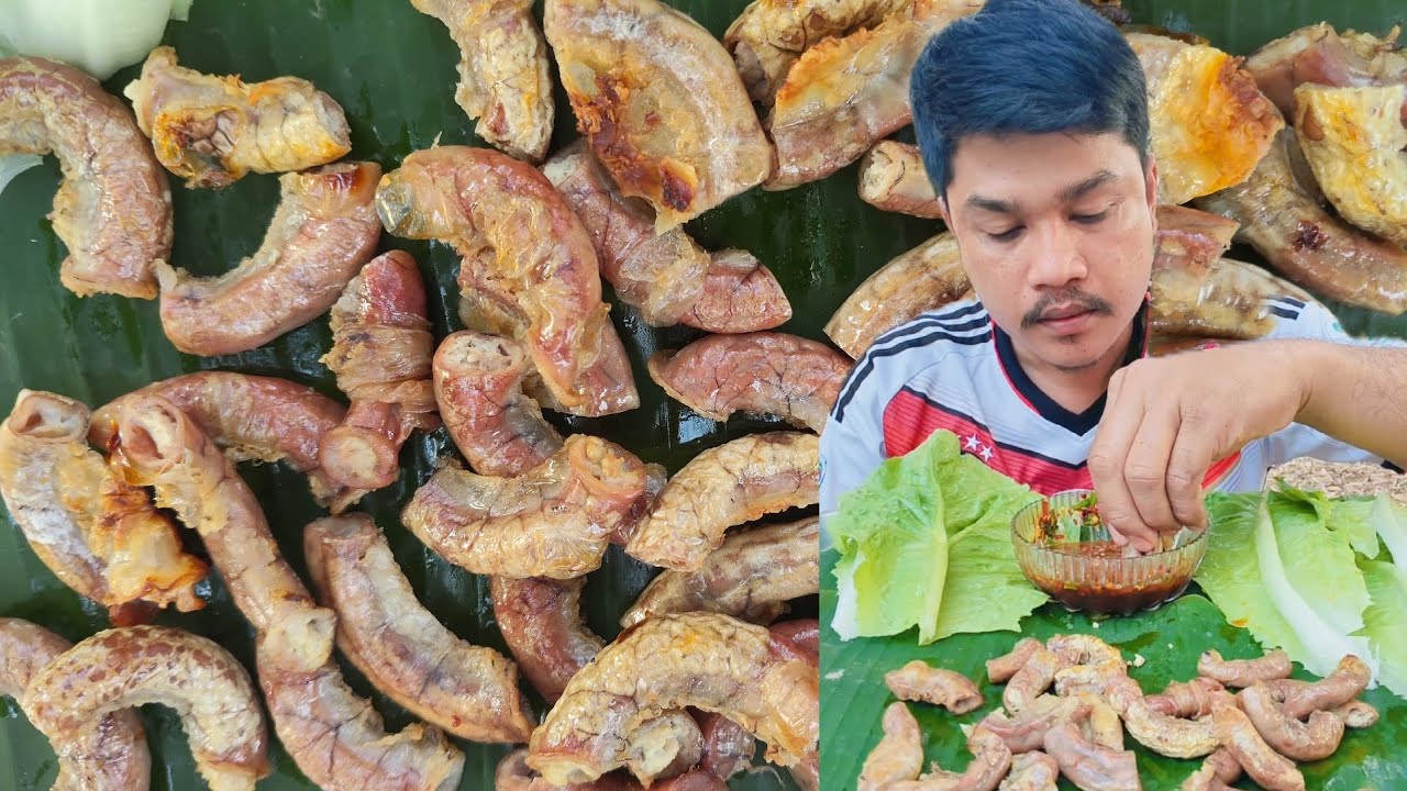 ไส้หมูย่าง น้ำจิ้มพริกพงน้ำปลานุ่มเเซ่บๆ กรุบคักคือเก่า @พาชิมchannel-999 