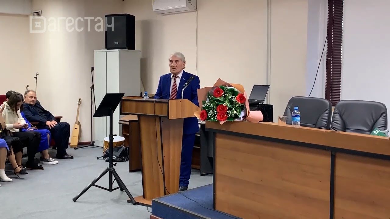 «Халкъ ва заман». Вечер памяти  поэта Акая Акаева
