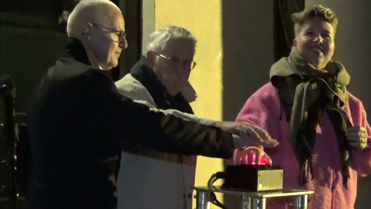 Aarle-Rixtel | Feestelijke opening van het vernieuwde kerkplein I Omroep PeelRand