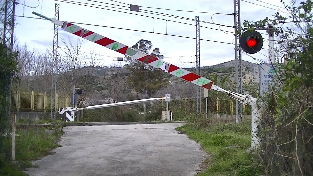 Spoorwegovergang Caserta (I) // Railroad crossing // Passaggio a livello
