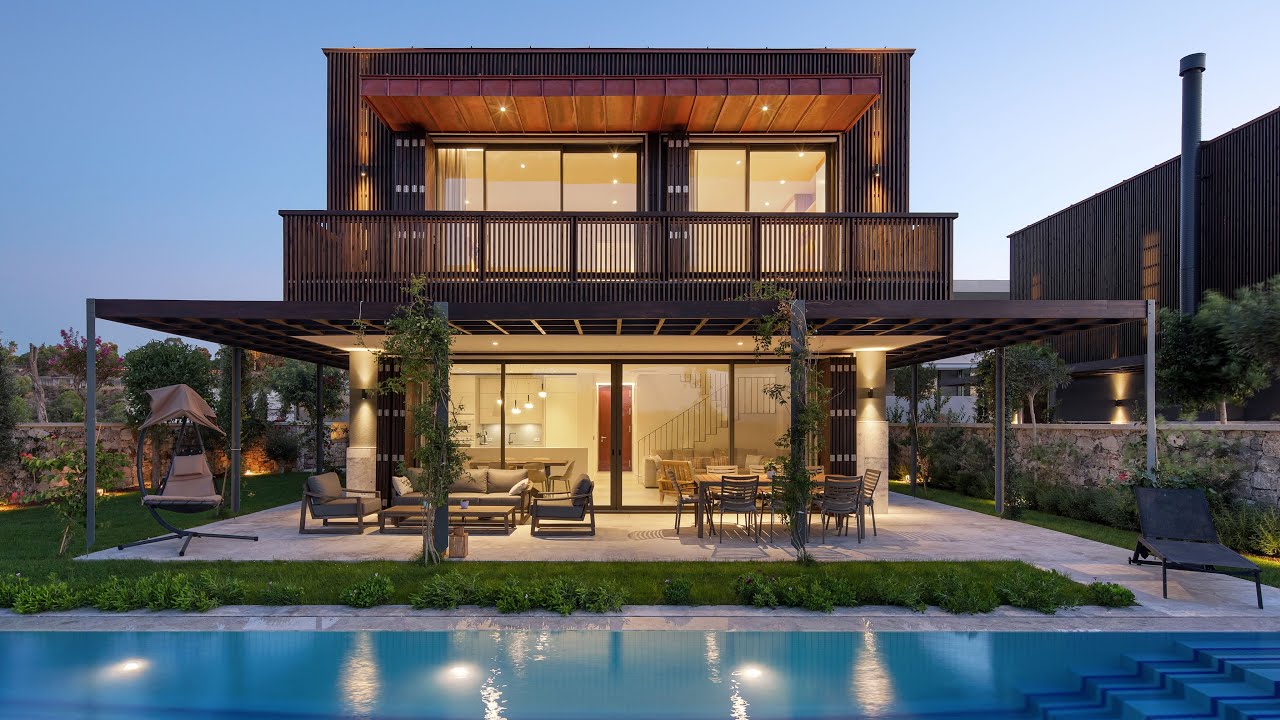 Çeşme | Ilıca’da Deniz Manzaralı Özel Tasarım Satılık Villa