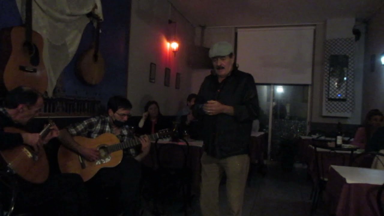 CARLOS DE  ALMEIDA FADO   , PRESENTE EM  RESTAURANTE GUITARRA COZINHA  REGIONAL , PORTO,